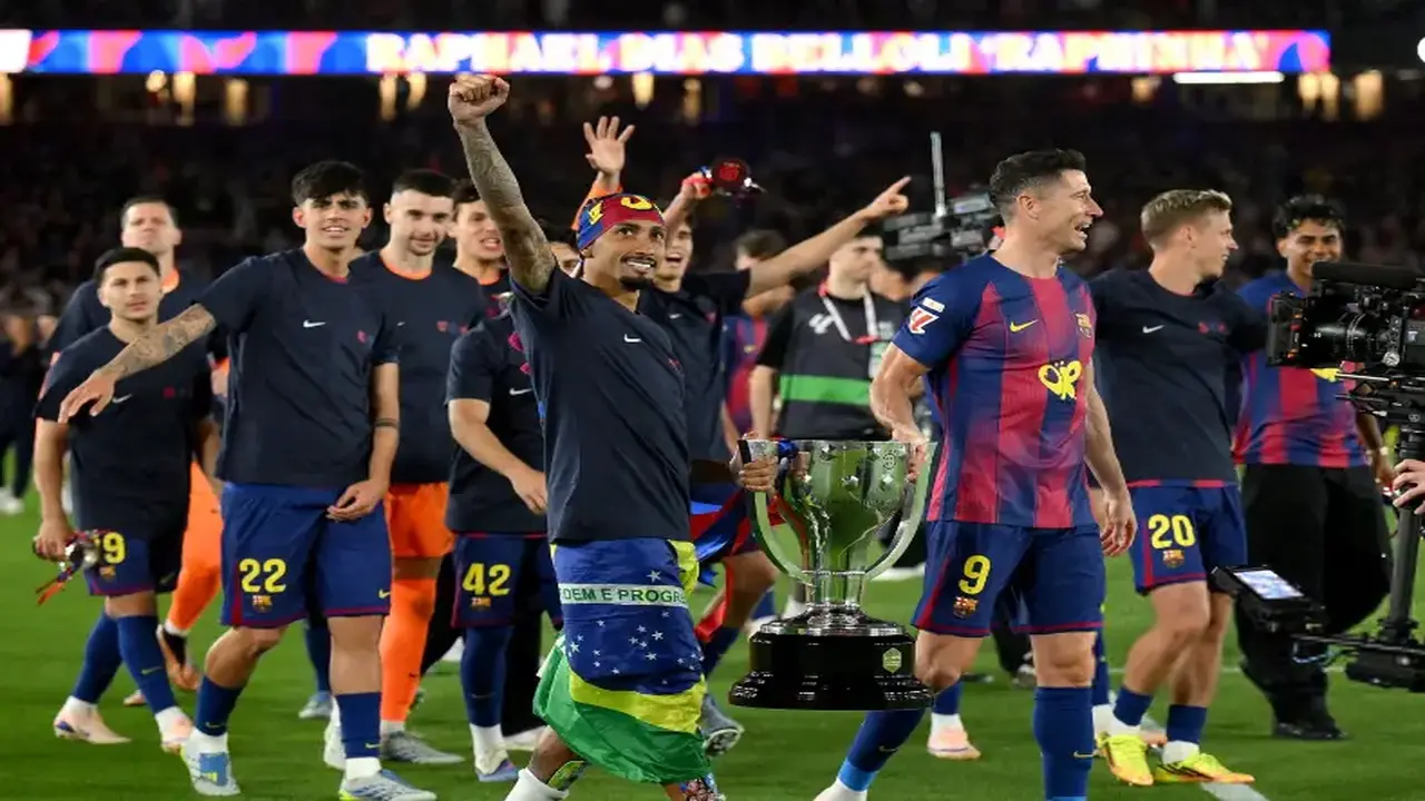 رافينيا: تجاوزنا الصعوبات واستحققنا لقب الدوري الإسباني بجدارة